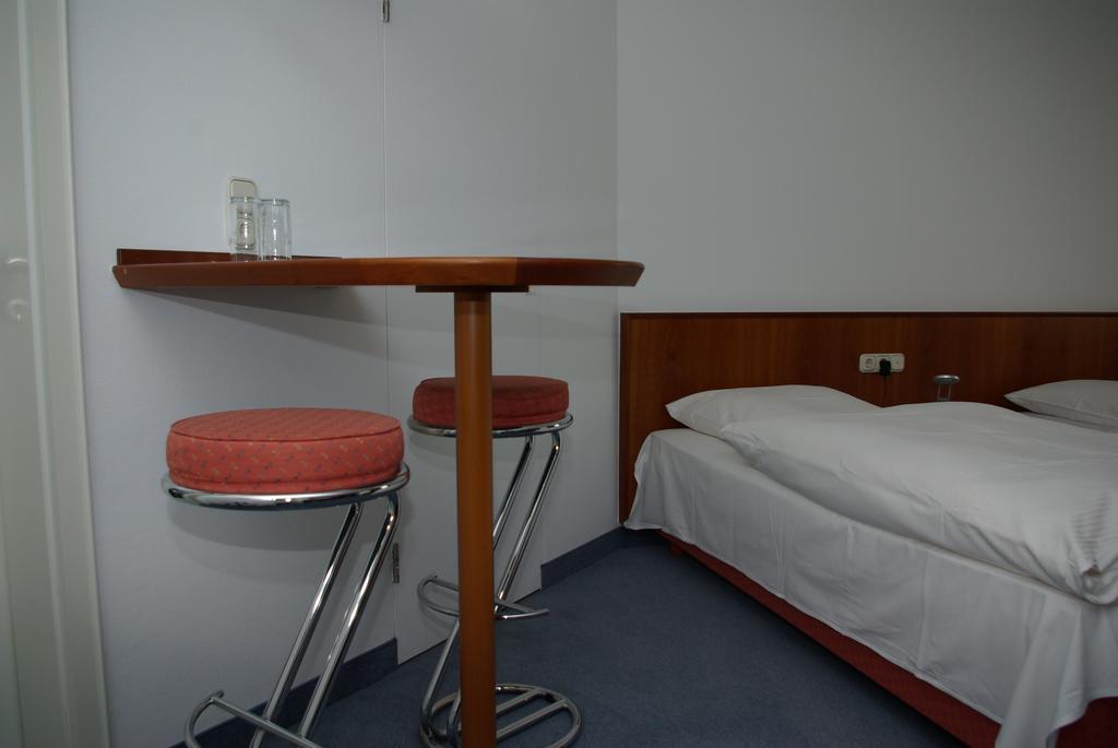 Hotel Alte Bruecke Bad Homburg vor der Höhe Rum bild